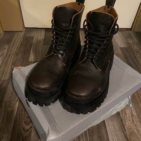 Balenciaga Boot Brown Black Distressed High Top Striker Boot - Picture 1 of 6
